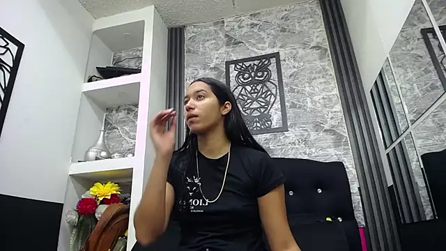 Snapshot of Lil_Rose2006 chatting on 10/01/25, 01:17 Lil Rose2006 online show from 10/01/25, 01:17