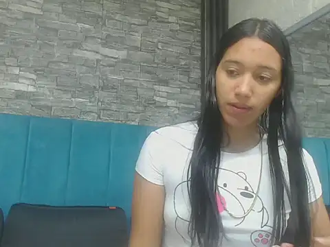 Snapshot of Lil_Rose2006 chatting on 10/08/25, 12:47 Lil Rose2006 online show from 10/08/25, 12:47