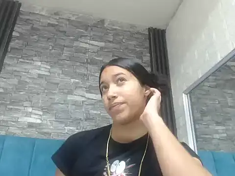 Snapshot of Lil_Rose2006 chatting on 10/11/25, 12:04 Lil Rose2006 online show from 10/11/25, 12:04