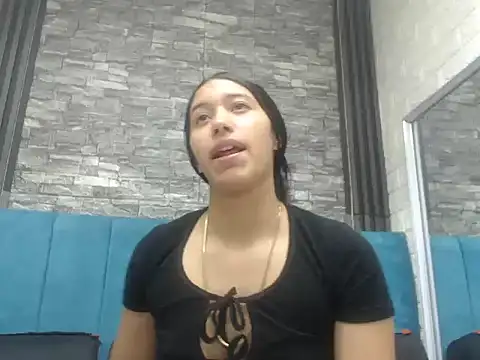 Snapshot of Lil_Rose2006 chatting on 10/16/25, 12:17 Lil Rose2006 online show from 10/16/25, 12:17