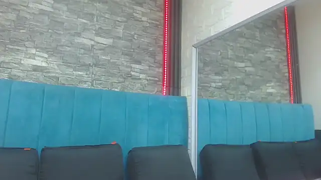 Snapshot of Lil_Rose2006 chatting on 11/07/25, 01:00 Lil Rose2006 online show from 11/07/25, 01:00