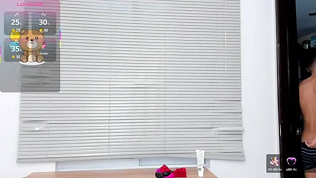 Snapshot of Little_liam chatting on 10/04/25, 07:01 Little liam online show from 10/04/25, 07:01