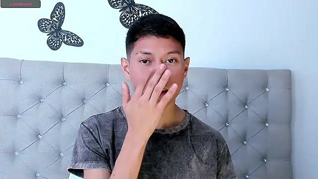 Snapshot of Little_liam chatting on 10/14/25, 08:20 Little liam online show from 10/14/25, 08:20