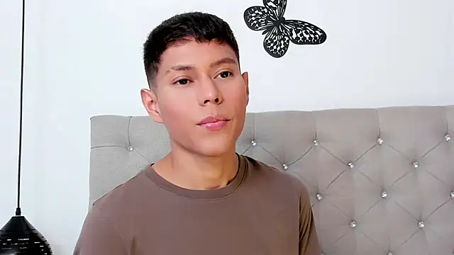 Snapshot of Little_liam chatting on 10/28/25, 07:27 Little liam online show from 10/28/25, 07:27