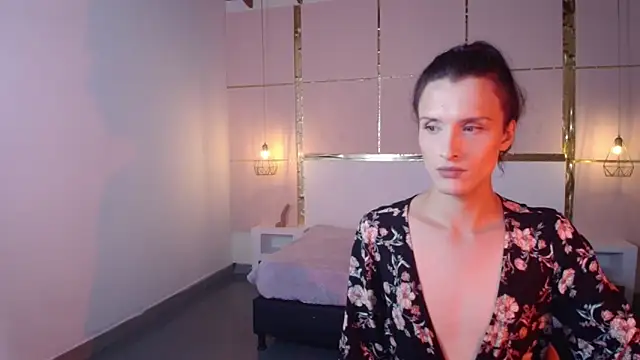 Snapshot of IsabelFernandez chatting on 10/05/25, 04:00 IsabelFernandez online show from 10/05/25, 04:00