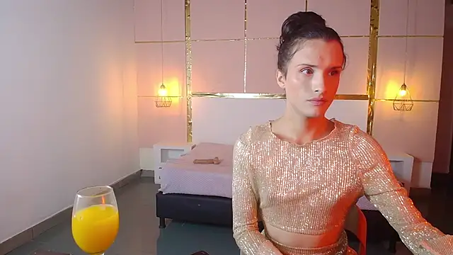 Snapshot of IsabelFernandez chatting on 10/10/25, 05:28 IsabelFernandez online show from 10/10/25, 05:28