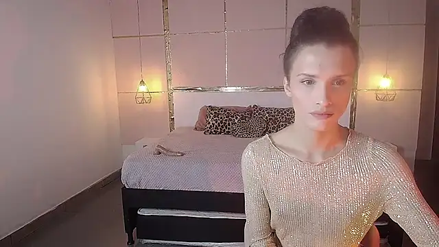 Snapshot of IsabelFernandez chatting on 10/21/25, 03:40 IsabelFernandez online show from 10/21/25, 03:40