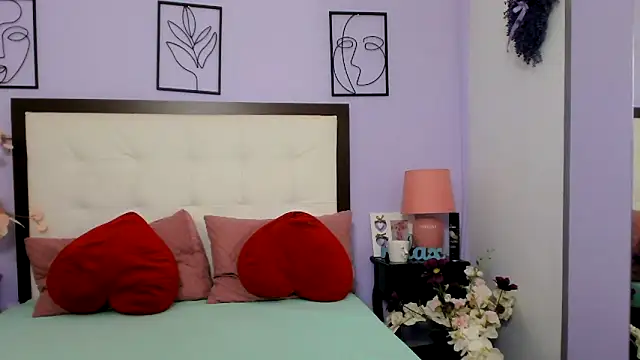 Snapshot of Golden_Kittyy chatting on 11/06/25, 06:09 Golden Kittyy online show from 11/06/25, 06:09