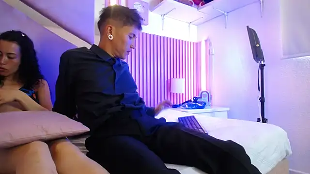 Snapshot of oblivionlove chatting on 09/23/25, 08:23 oblivionlove online show from 09/23/25, 08:23