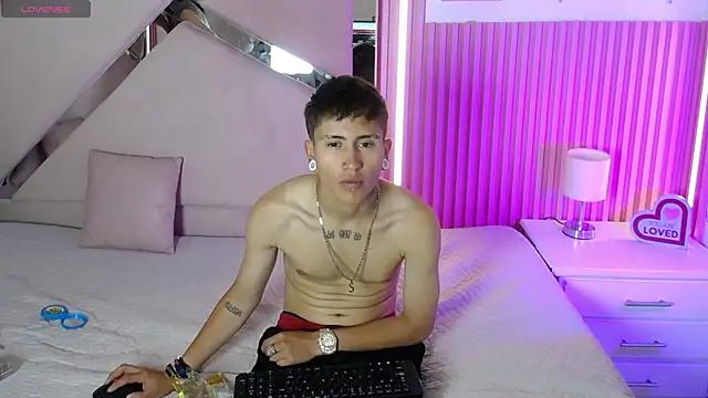 Snapshot of oblivionlove chatting on 10/04/25, 02:15 oblivionlove online show from 10/04/25, 02:15