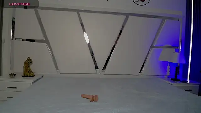 Snapshot of oblivionlove chatting on 10/14/25, 08:20 oblivionlove online show from 10/14/25, 08:20