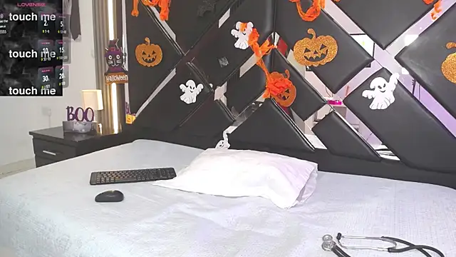 Snapshot of oblivionlove chatting on 10/27/25, 08:57 oblivionlove online show from 10/27/25, 08:57