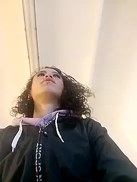 Snapshot of oblivionlove chatting on 10/31/25, 05:14 oblivionlove online show from 10/31/25, 05:14