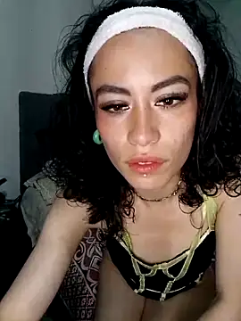 Snapshot of oblivionlove chatting on 11/04/25, 04:33 oblivionlove online show from 11/04/25, 04:33