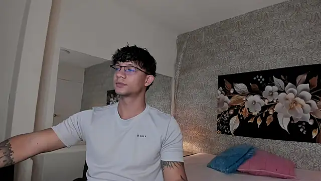 Snapshot of mike_wills3 chatting on 09/25/25, 03:32 mike wills3 online show from 09/25/25, 03:32