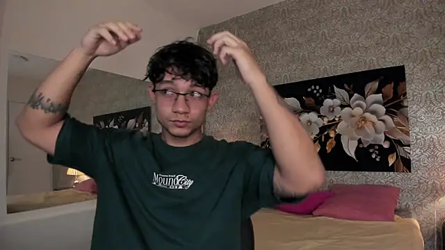 Snapshot of mike_wills3 chatting on 09/28/25, 05:13 mike wills3 online show from 09/28/25, 05:13