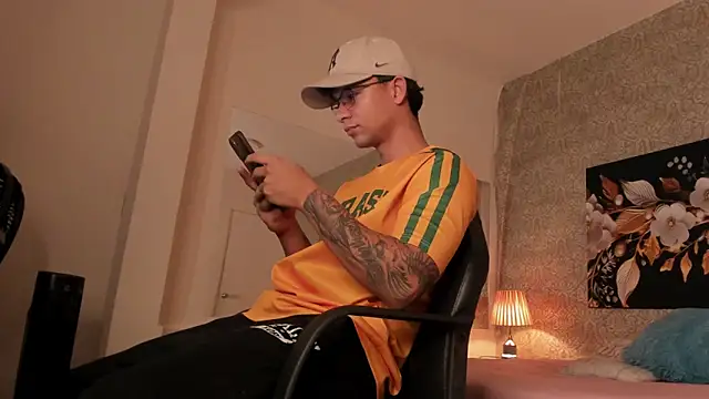 Snapshot of mike_wills3 chatting on 10/04/25, 03:26 mike wills3 online show from 10/04/25, 03:26