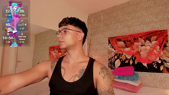 Snapshot of mike_wills3 chatting on 10/26/25, 01:28 mike wills3 online show from 10/26/25, 01:28