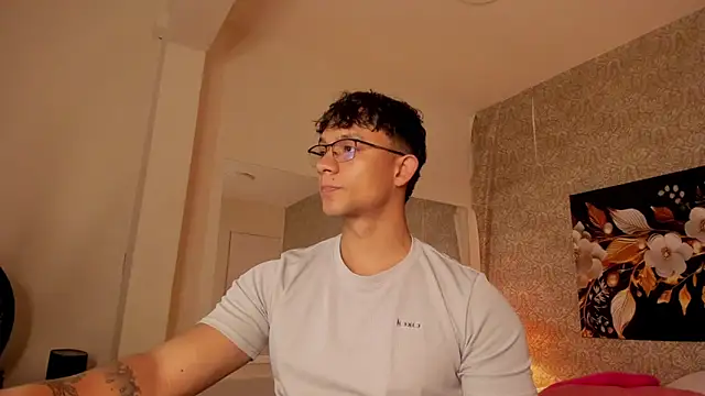 Snapshot of mike_wills3 chatting on 11/02/25, 03:42 mike wills3 online show from 11/02/25, 03:42