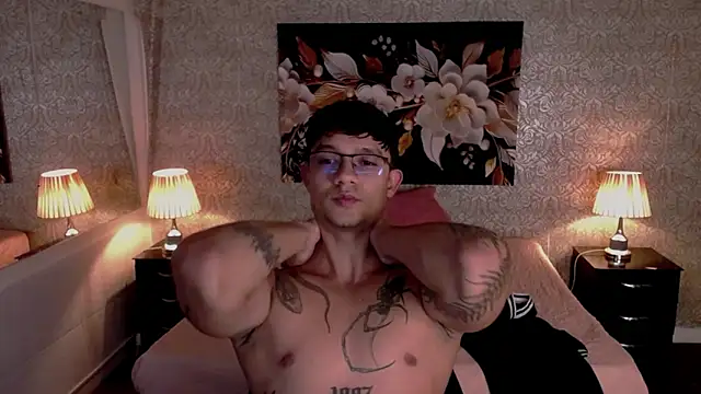 Snapshot of mike_wills3 chatting on 11/08/25, 01:33 mike wills3 online show from 11/08/25, 01:33