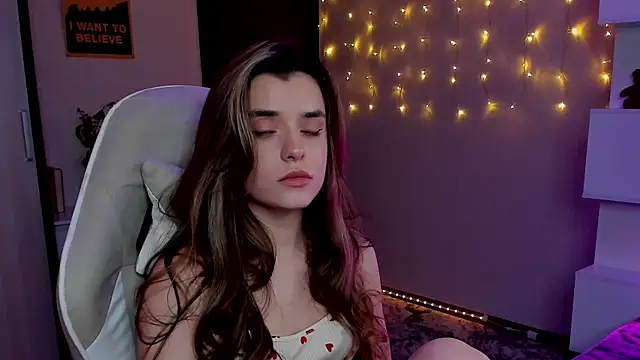 CharmingVixen online show from 11/08/25, 02:17