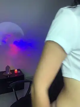 Snapshot of sweet-abbie chatting on 10/23/25, 02:11 sweet-abbie online show from 10/23/25, 02:11