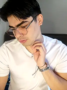 Snapshot of Mason_grey chatting on 11/19/25, 01:11 Mason grey online show from 11/19/25, 01:11