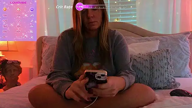 Snapshot of STIFFLERSMOMM chatting on 10/20/25, 12:38 STIFFLERSMOMM online show from 10/20/25, 12:38