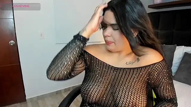 daniela crozee  online show from 10/29/25, 02:03