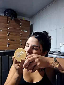 daniela crozee  online show from 11/29/25, 12:24