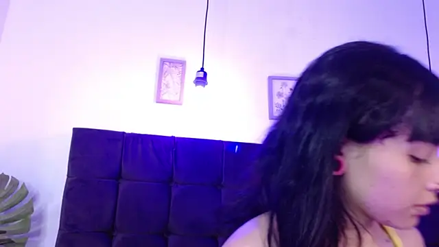 Snapshot of YessBoobs0 chatting on 10/28/25, 04:05 YessBoobs0 online show from 10/28/25, 04:05