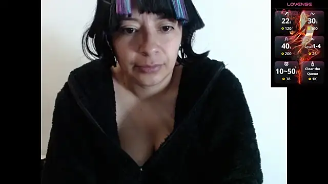 Snapshot of Acelinrose chatting on 10/11/25, 10:25 Acelinrose online show from 10/11/25, 10:25