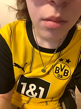 Snapshot of bvb09fan chatting on 09/21/25, 09:16 bvb09fan online show from 09/21/25, 09:16
