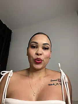 Snapshot of FOX_LATINA chatting on 04/04/26, 01:15 FOX LATINA online show from 04/04/26, 01:15