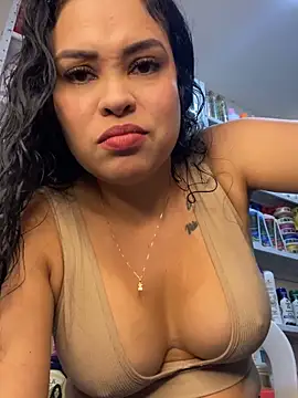Snapshot of FOX_LATINA chatting on 04/18/26, 01:31 FOX LATINA online show from 04/18/26, 01:31