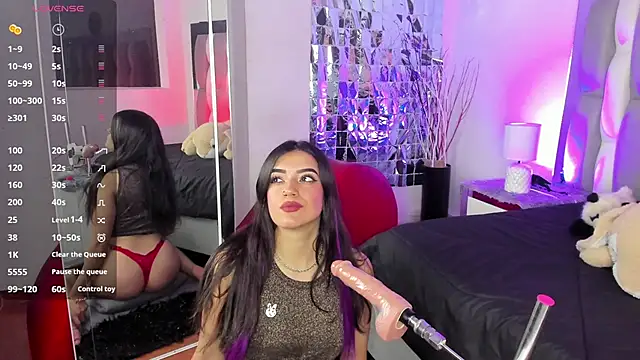 Snapshot of IsaDiiaz chatting on 10/18/25, 04:15 IsaDiiaz online show from 10/18/25, 04:15