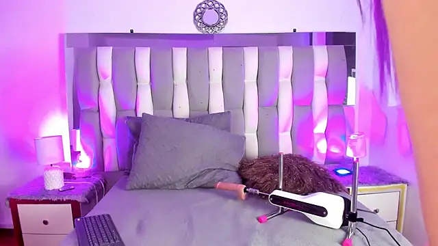 Snapshot of IsaDiiaz chatting on 10/25/25, 04:31 IsaDiiaz online show from 10/25/25, 04:31