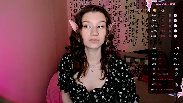 LinaBlossom  online show from 10/30/25, 08:16