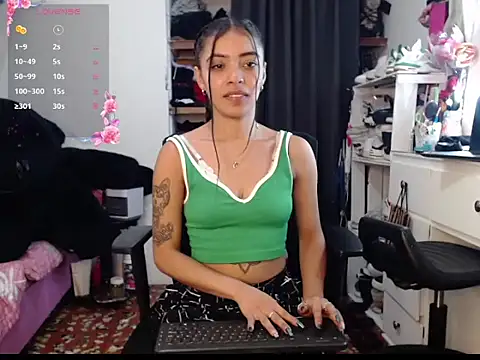 Snapshot of pocahot222 chatting on 10/11/25, 12:10 pocahot222 online show from 10/11/25, 12:10