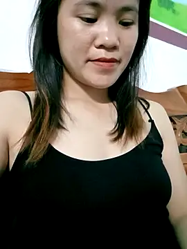 Snapshot of Norah-h chatting on 10/19/25, 02:18 Norah-h online show from 10/19/25, 02:18