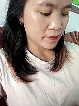 Snapshot of Norah-h chatting on 10/21/25, 02:12 Norah-h online show from 10/21/25, 02:12