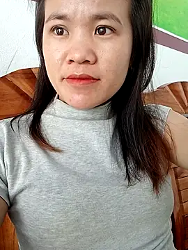 Snapshot of Norah-h chatting on 10/29/25, 05:42 Norah-h online show from 10/29/25, 05:42