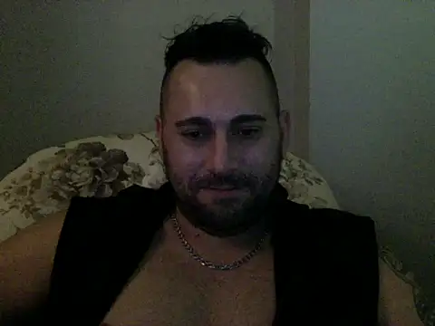 izlebeni  online show from 11/16/25, 07:41