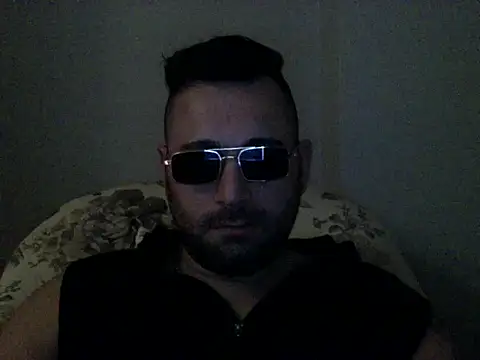 izlebeni  online show from 11/17/25, 06:46