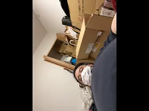 Snapshot of mino_bitter chatting on 10/20/25, 11:21 mino bitter online show from 10/20/25, 11:21