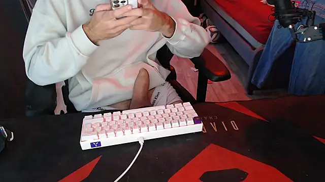 Snapshot of geil20CM2 chatting on 10/01/25, 10:54 geil20CM2 online show from 10/01/25, 10:54