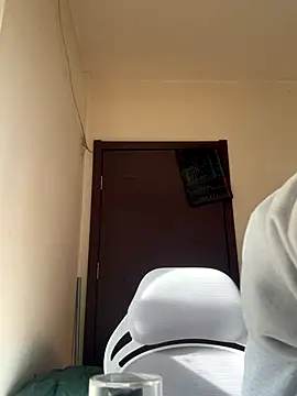 Snapshot of Tang-88 chatting on 11/13/25, 02:21 Tang-88 online show from 11/13/25, 02:21