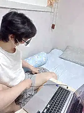 Snapshot of kuku971koko chatting on 09/20/25, 03:24 kuku971koko online show from 09/20/25, 03:24