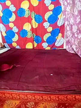 Snapshot of desibhabhi22222 chatting on 10/17/25, 04:04 desibhabhi22222 online show from 10/17/25, 04:04