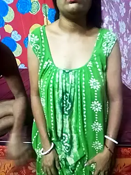 Snapshot of desibhabhi22222 chatting on 10/19/25, 04:13 desibhabhi22222 online show from 10/19/25, 04:13